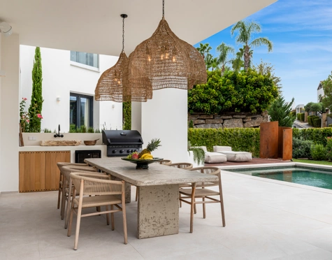 Villa for sale in La Alqueria, Benahavis