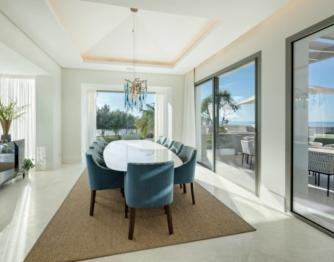 Villa for sale in Monte Halcones, Benahavis