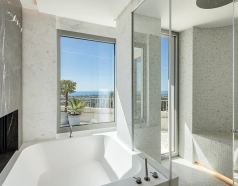 Villa for sale in Monte Halcones, Benahavis