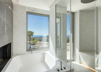 EXQUISITE VILLA WITH PANORAMIC SEA VIEWS IN MONTE HALCONES, BENAHAVÍS