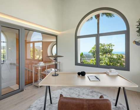 Villa for sale in Monte Halcones, Benahavis