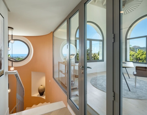 Villa for sale in Monte Halcones, Benahavis