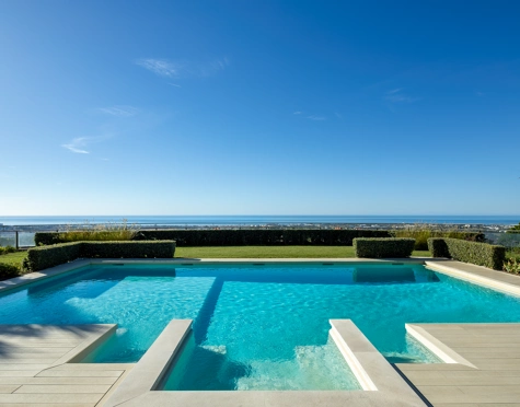 Villa for sale in Monte Halcones, Benahavis
