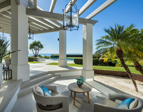 Villa for sale in Monte Halcones, Benahavis