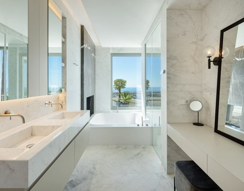 Villa for sale in Monte Halcones, Benahavis