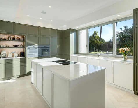Villa for sale in Monte Halcones, Benahavis
