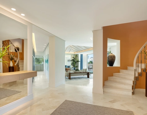 Villa for sale in Monte Halcones, Benahavis