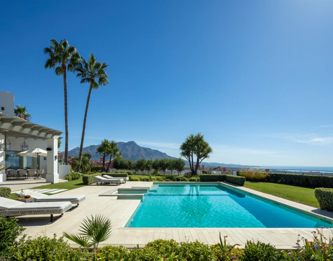 Villa for sale in Monte Halcones, Benahavis