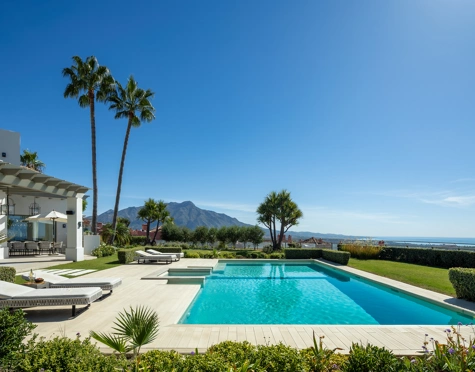 Villa for sale in Monte Halcones, Benahavis