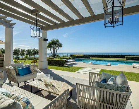 Villa for sale in Monte Halcones, Benahavis