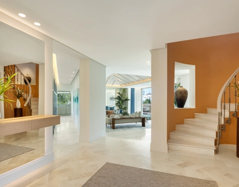 Villa for sale in Monte Halcones, Benahavis