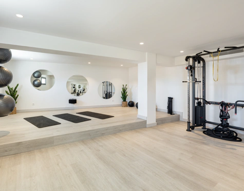 Villa for sale in Monte Halcones, Benahavis