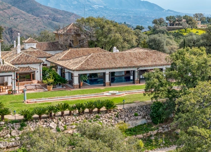EXCEPTIONAL ANDALUSIAN FINCA FOR SALE IN MARBELLA EAST