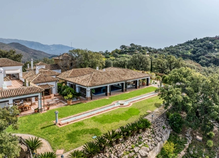 EXCEPTIONAL ANDALUSIAN FINCA FOR SALE IN MARBELLA EAST