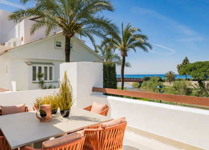 ELEGANT BEACHFRONT APARTMENT FOR SALE IN LOS MONTEROS PALM BEACH