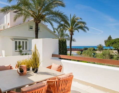 Apartment for sale in Los Monteros Palm Beach, Marbella Este