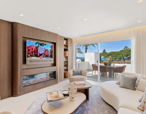 Apartment for sale in Los Monteros Palm Beach, Marbella Este