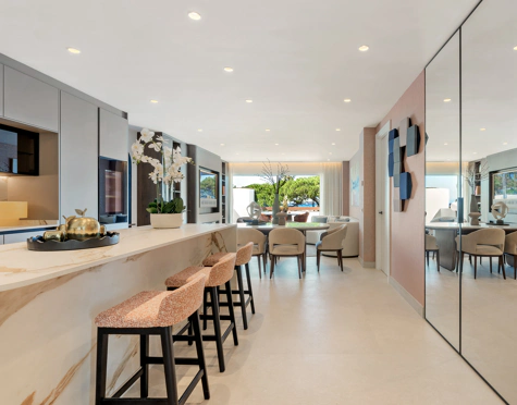 Apartment for sale in Los Monteros Palm Beach, Marbella Este