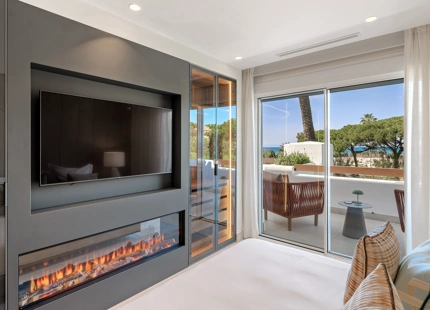ELEGANT BEACHFRONT APARTMENT FOR SALE IN LOS MONTEROS PALM BEACH