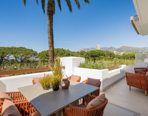 Apartment for sale in Los Monteros Palm Beach, Marbella Este