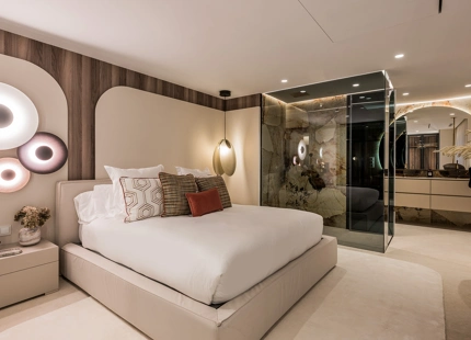 EXCEPTIONAL SEAFRONT APARTMENT FOR SALE IN LOS MONTEROS PALM BEACH, MARBELLA