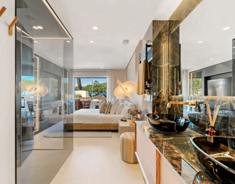 Apartment for sale in Los Monteros Palm Beach, Marbella Este