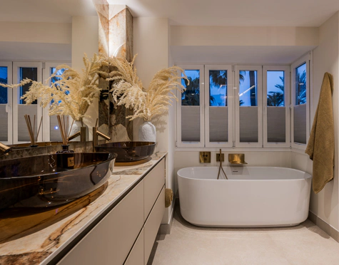 Apartment for sale in Los Monteros Palm Beach, Marbella Este