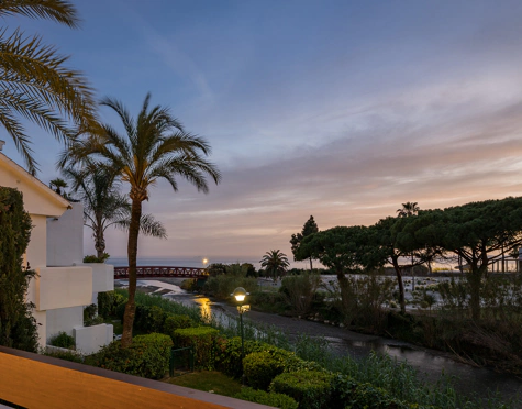 Apartment for sale in Los Monteros Palm Beach, Marbella Este