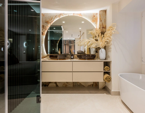 Apartment for sale in Los Monteros Palm Beach, Marbella Este