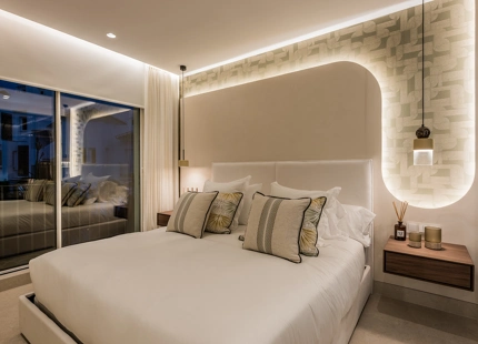 EXCEPTIONAL SEAFRONT APARTMENT FOR SALE IN LOS MONTEROS PALM BEACH, MARBELLA
