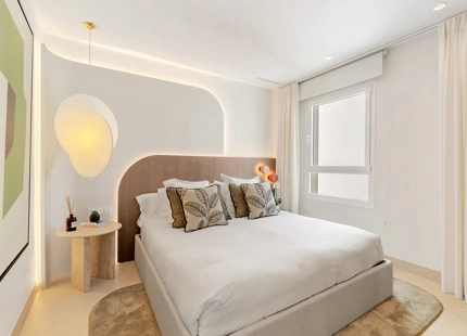 EXCEPTIONAL SEAFRONT APARTMENT FOR SALE IN LOS MONTEROS PALM BEACH, MARBELLA
