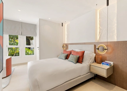 EXCEPTIONAL SEAFRONT APARTMENT FOR SALE IN LOS MONTEROS PALM BEACH, MARBELLA