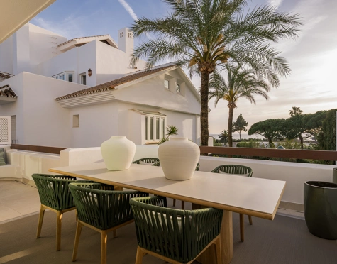 Apartment for sale in Los Monteros Palm Beach, Marbella Este