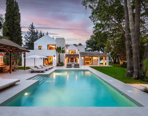 Villa en venta en Nueva Andalucia, Marbella