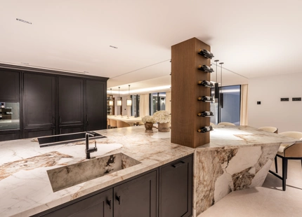 CONTEMPORARY VILLA WITH SPA, CINEMA AND GOLF VIEWS IN NUEVA ANDALUCÍA