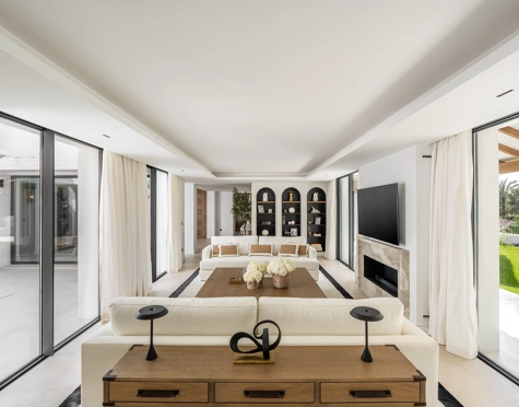 Villa en venta en Nueva Andalucia, Marbella