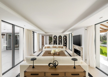 CONTEMPORARY VILLA WITH SPA, CINEMA AND GOLF VIEWS IN NUEVA ANDALUCÍA
