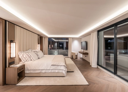 CONTEMPORARY VILLA WITH SPA, CINEMA AND GOLF VIEWS IN NUEVA ANDALUCÍA