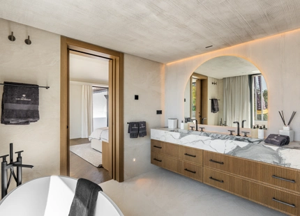 CONTEMPORARY VILLA WITH SPA, CINEMA AND GOLF VIEWS IN NUEVA ANDALUCÍA