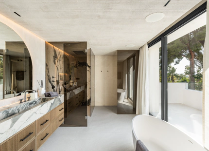 CONTEMPORARY VILLA WITH SPA, CINEMA AND GOLF VIEWS IN NUEVA ANDALUCÍA
