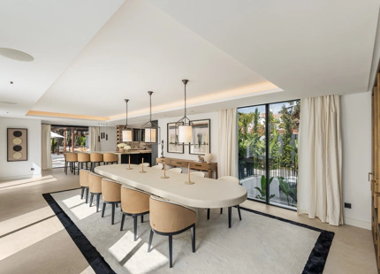 CONTEMPORARY VILLA WITH SPA, CINEMA AND GOLF VIEWS IN NUEVA ANDALUCÍA