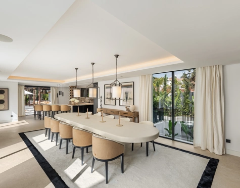 Villa en venta en Nueva Andalucia, Marbella