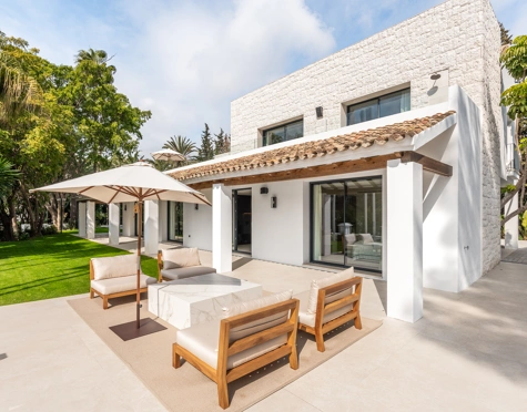 Villa en venta en Nueva Andalucia, Marbella