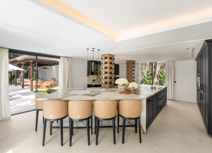 CONTEMPORARY VILLA WITH SPA, CINEMA AND GOLF VIEWS IN NUEVA ANDALUCÍA