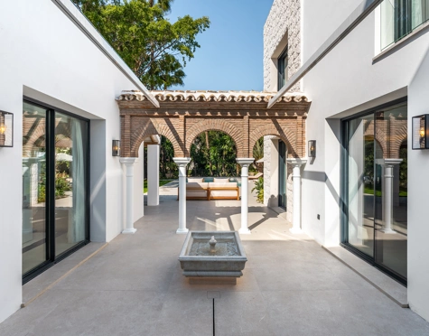 Villa en venta en Nueva Andalucia, Marbella