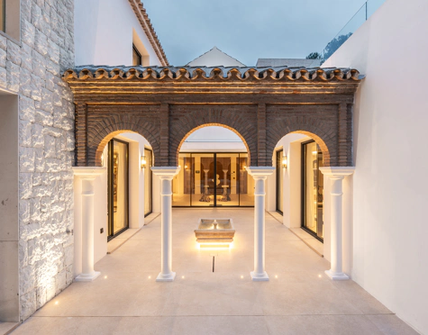Villa en venta en Nueva Andalucia, Marbella