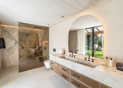 CONTEMPORARY VILLA WITH SPA, CINEMA AND GOLF VIEWS IN NUEVA ANDALUCÍA