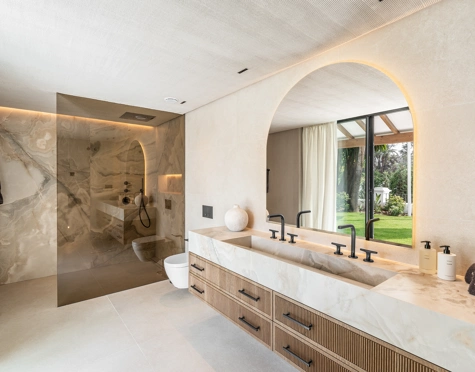 Villa en venta en Nueva Andalucia, Marbella