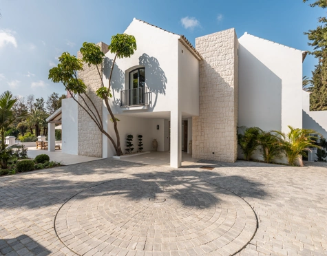 Villa en venta en Nueva Andalucia, Marbella