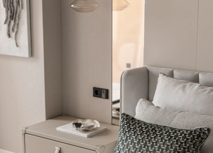 ELEVATED 4-BEDROOM APARTMENT WITH PANORAMIC SEA VIEWS IN NUEVA ANDALUCÍA